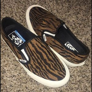 Women’s tiger vans